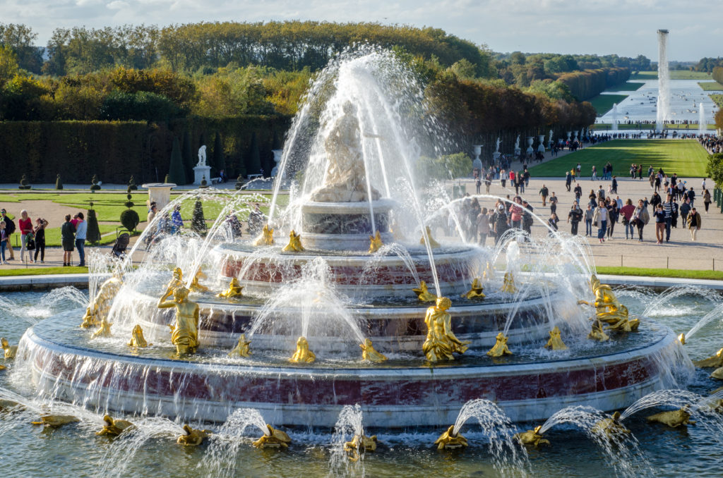 Guide to visiting Chateau de Versaille| A royal day trip from Paris | #versaille #parisdaytrip #france #familyholiday