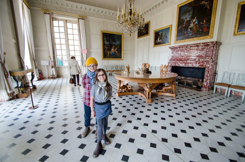 Guide to visiting Chateau de Versaille| A royal day trip from Paris | #versailles #parisdaytrip #france #familyholiday