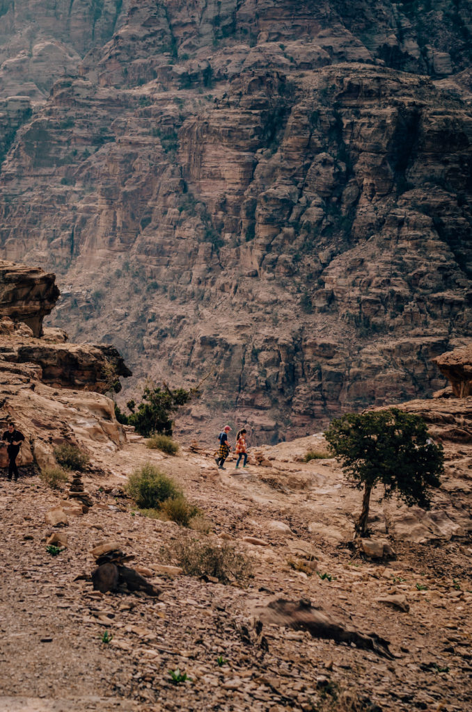 2 day hiking guide to Petra. Trail with mountain views beside the Monastery
