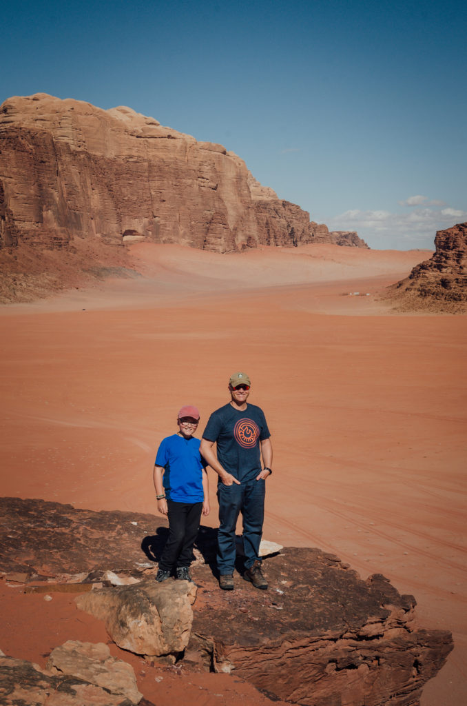 Hiking Wadi Rum, Jordan: A Hiking Tour with Bedouin Directions in the protected wilderness of Wadi Rum, Jordan | #wadirum #jordan #hikingtour #deserthike #familyholiday #driftwoodsfamily